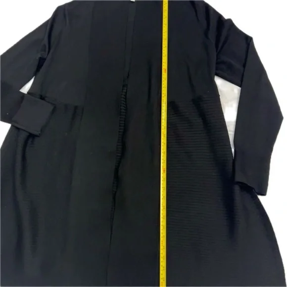 Elegant Black Knit Cardigan (L) - Picture 9 of 11